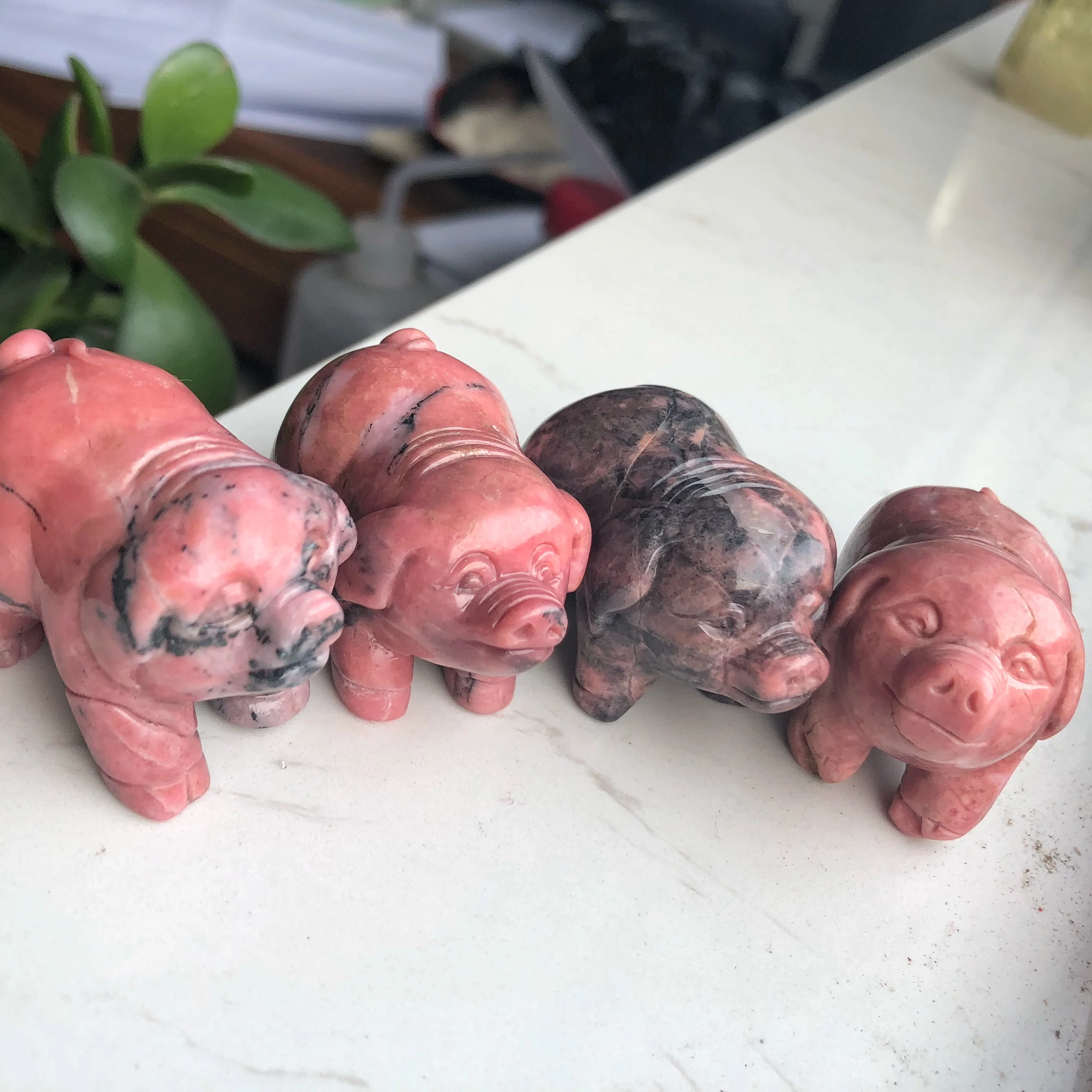 60-65g Natural gemstone High quality hand carving Rhodonite semi stone carved pigs animals