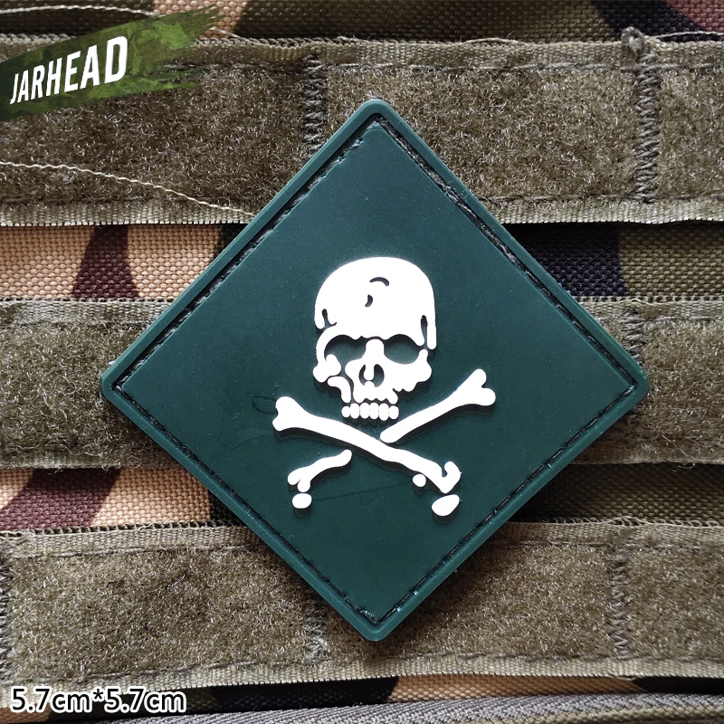 Пиратский череп военный ПВХ нашивки липучка резиновая повязка Тактический значок личность для рюкзака шляпа одежда куртка - Цвет: Зеленый