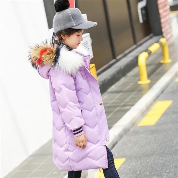 Rlyaeiz/зимние куртки для девочек; коллекция года; Детское пальто; модная теплая длинная парка на белом утином пуху с разноцветным меховым воротником для девочек; пальто