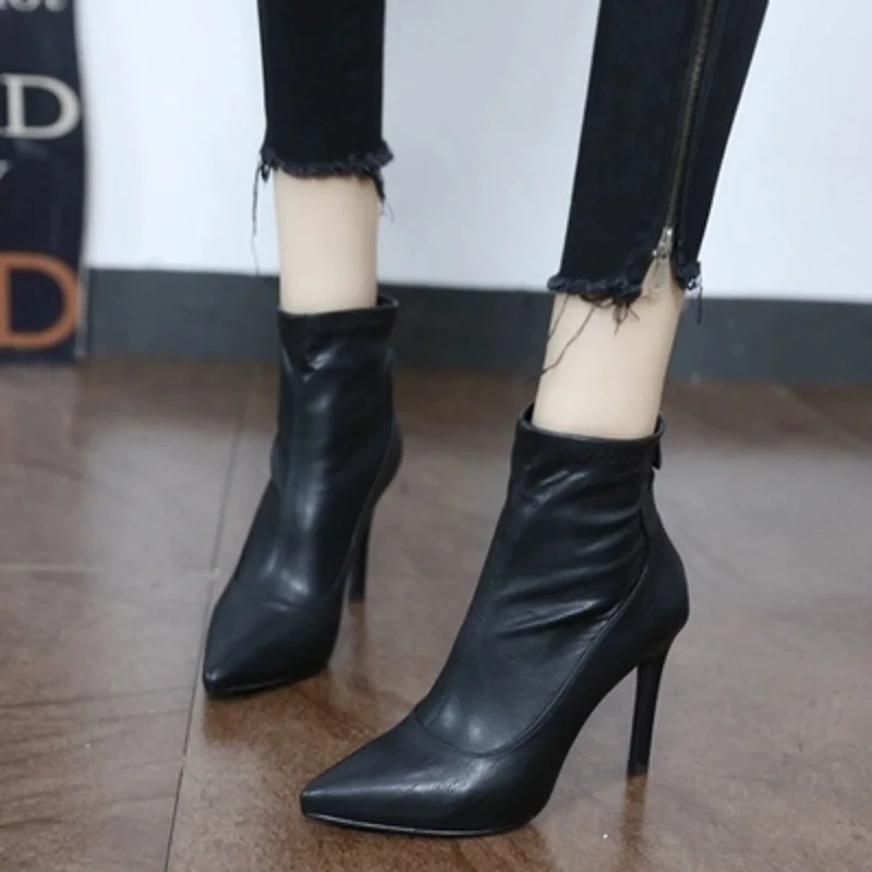 

Fashion sexy pointed booties new 2018 autumn and winter personality trend solid color stiletto shoes