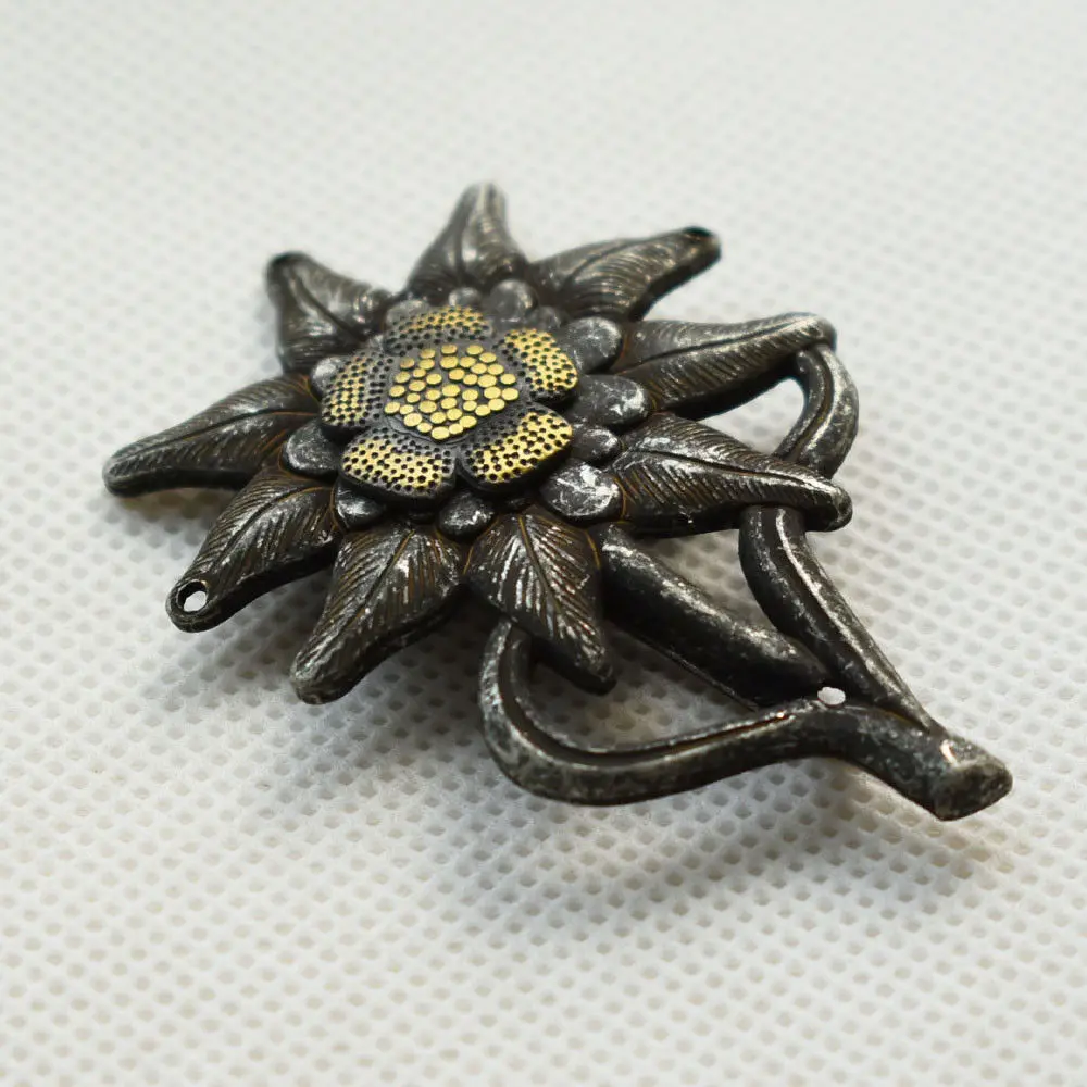 

WWII GERMAN ARMY OFFICER EDELWEISS MOUNTAIN METAL CAP MILITARY BADGE INSIGNIA