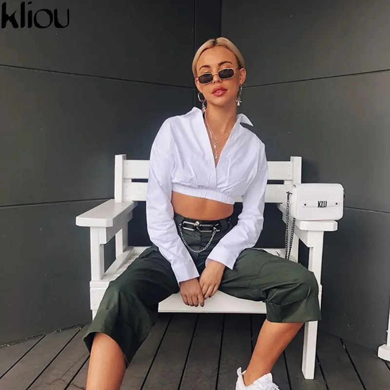 Kliou 2018 جديد أزياء كم طويل بدوره إلى أسفل مثير العميق الخامس الرقبة الصلبة الأبيض المحاصيل قمم النساء الخريف تجريب الشارع بلوزات