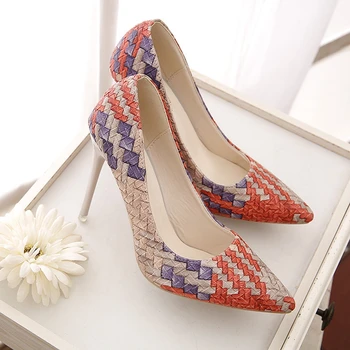 

2018 spring new shallow mouth shoes was thin with high heels fashion pointed shoes.