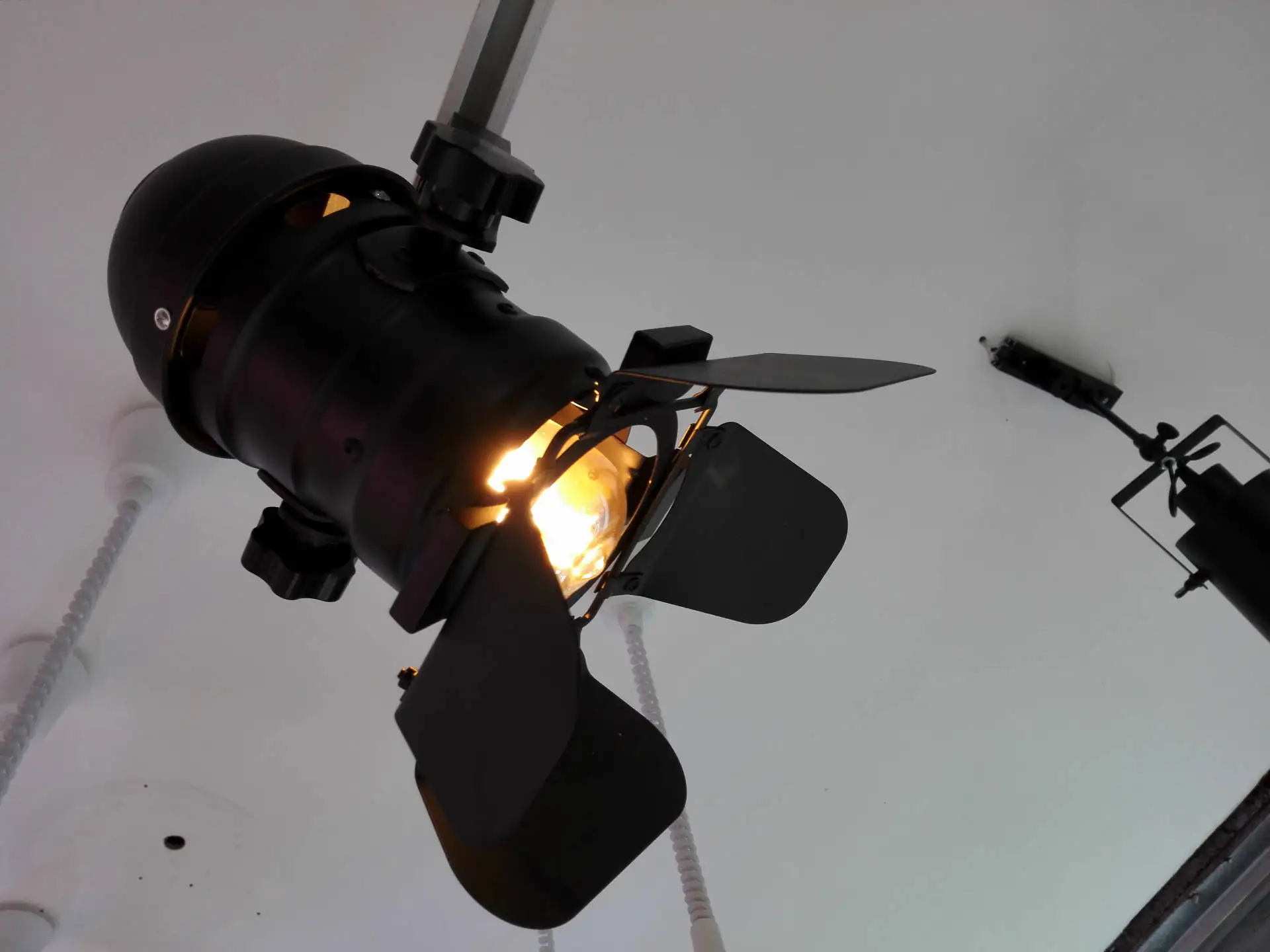 Adjustable 4 Leaf Vintage E27 Base celling iron lamp Industrial project Light Retro Lamp for Coffee Bar Loft style Fixture