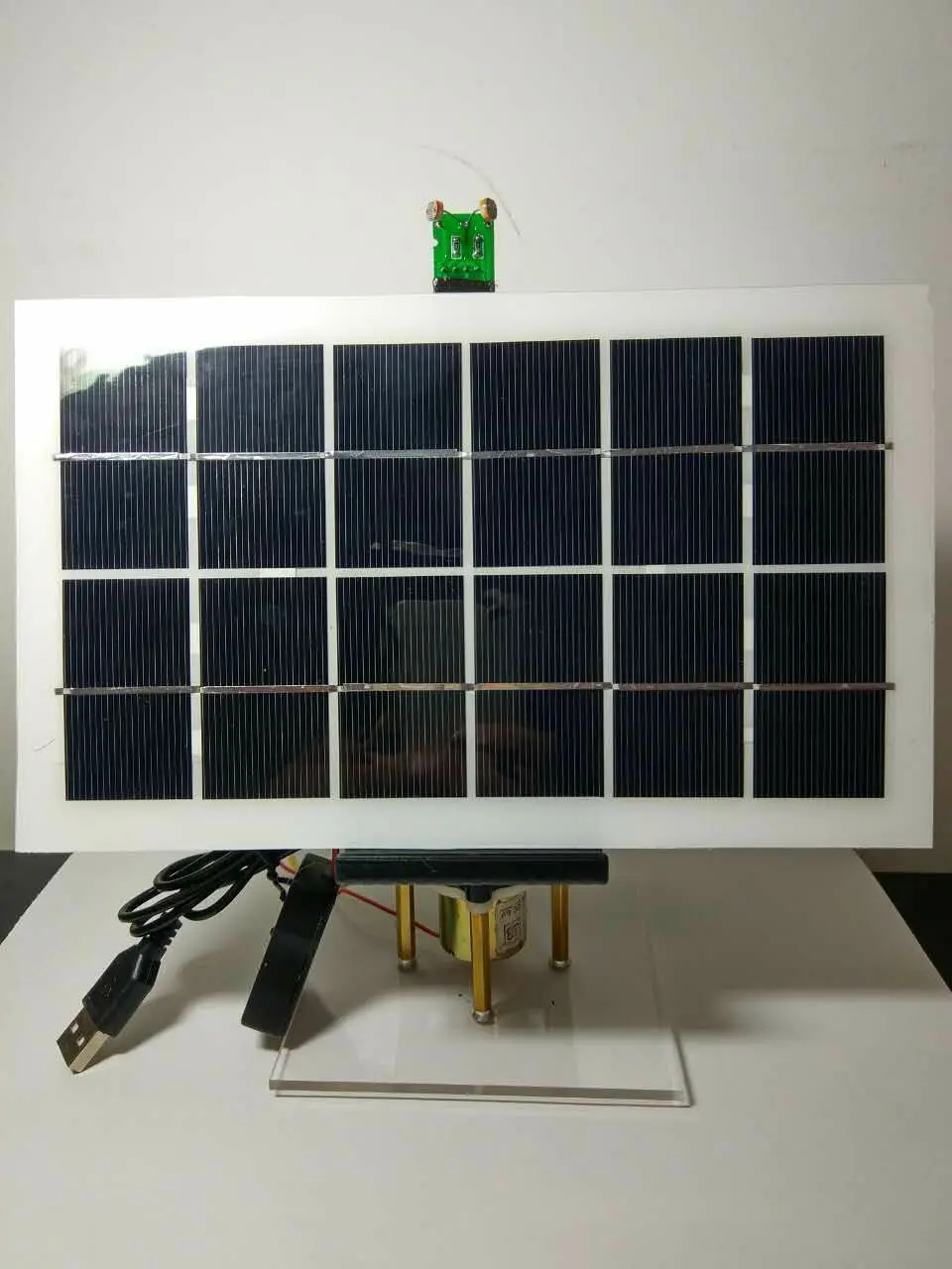 

Solar Automatic Chasing Device Japanese DC Geared Motor Automatic Tracking Control Chip 4W 6V Ultra-thin Solar Panel with Holder
