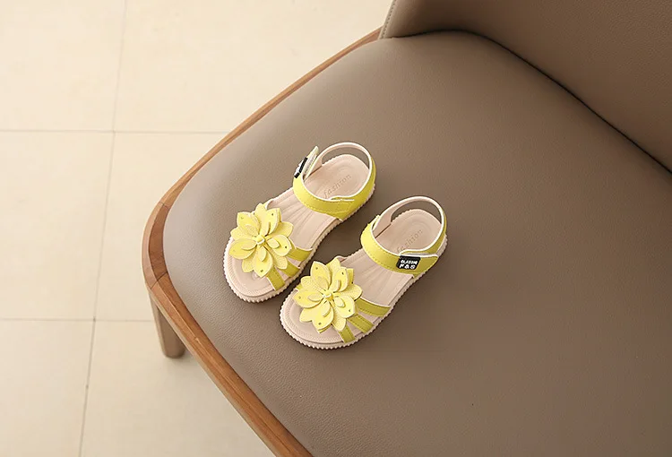 Детские кожаные сандалии для маленьких девочек; новые сандалии; детская летняя обувь для девочек; детские сандалии с цветочным рисунком; цвет белый, желтый, розовый; обувь для девочек; C05221