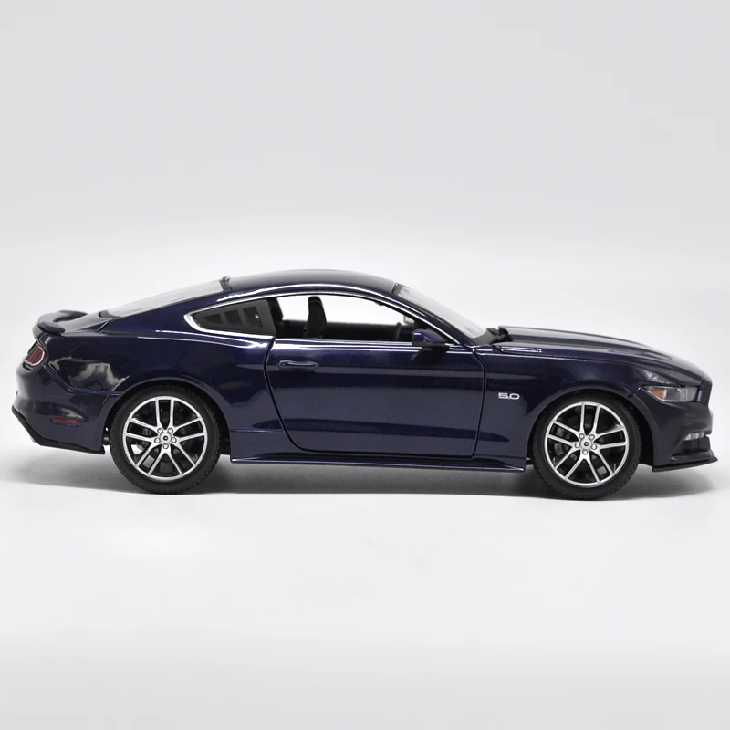 Модель в твердом переплете 1:18 Ford 2015 Mustang GT Коллекционная модель высокой модели