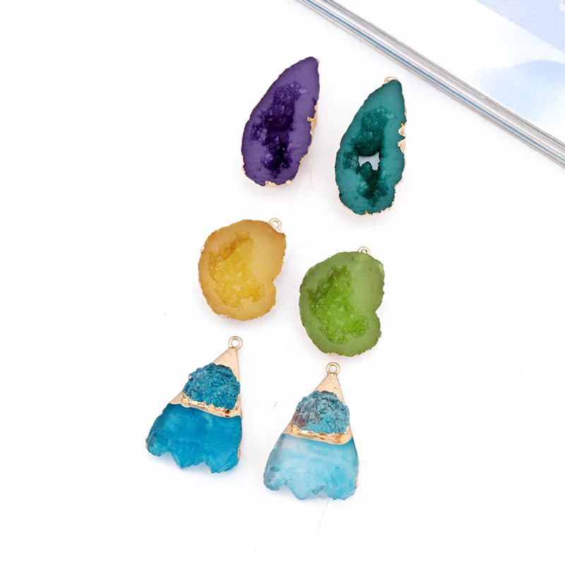 

1pc Cute Irregular Resin Small Charms For Bracelet Findings Women Triangular Drop Earrings Necklace Keychain Jewelry Pendant