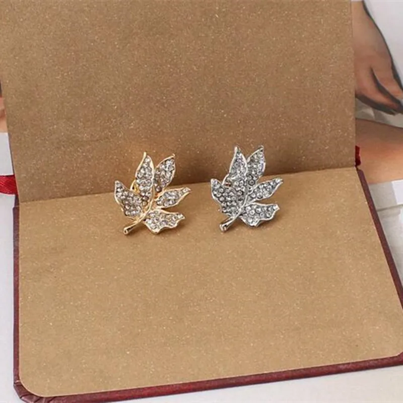 

GHRQX Hot Sell Fashion maple leaf fine small brooch men and women shirt collar collar buckle