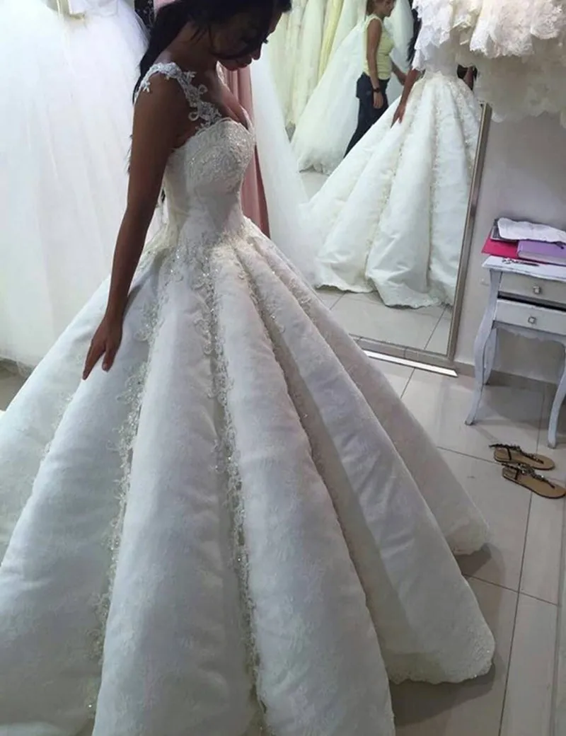 Luxury Big Ball Gown Dubai Lace Ball Gown Wedding Dresses With