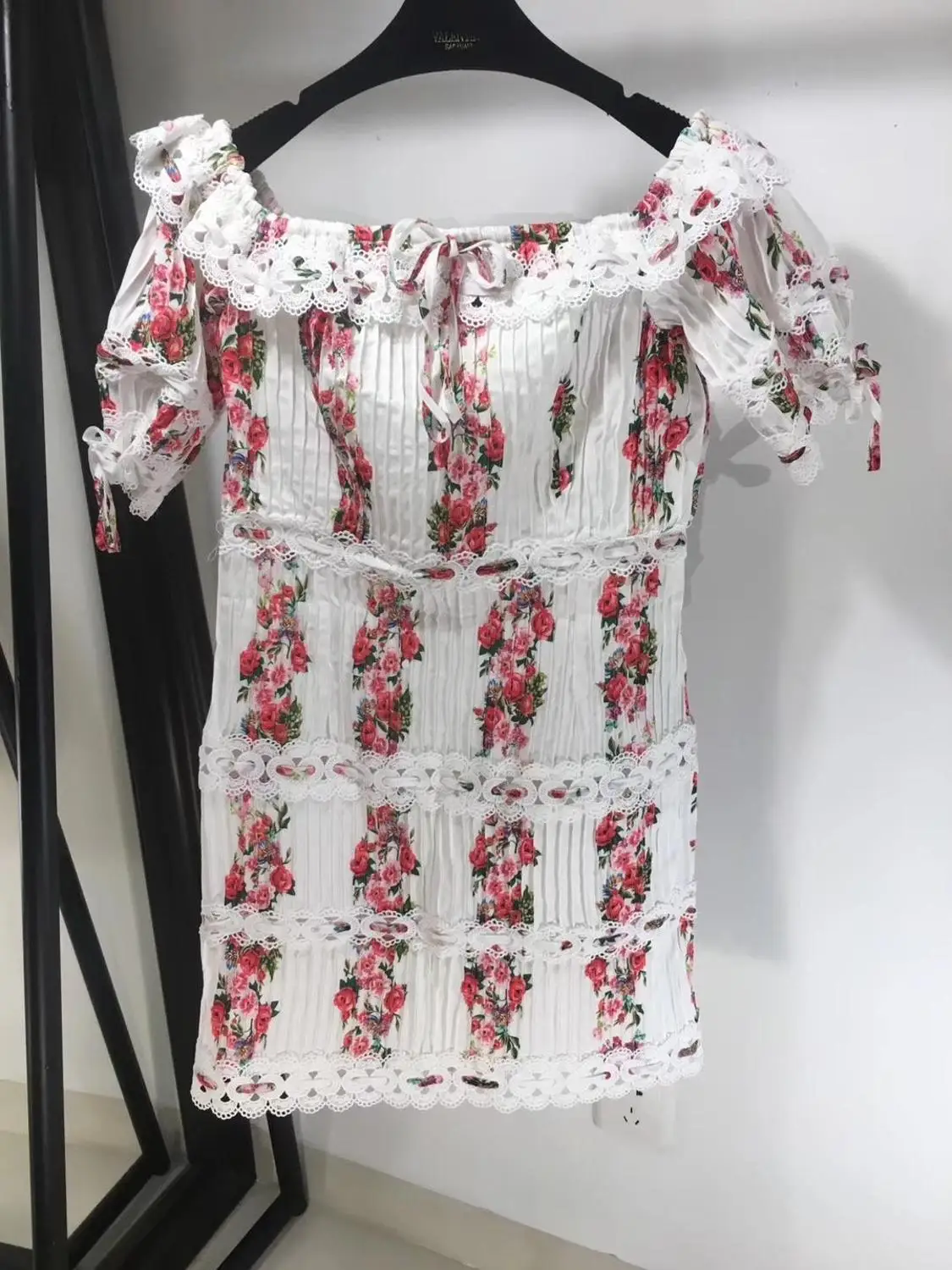 

2019 new ladies fashion short-sleeved hollow word shoulder bow print dress 0606