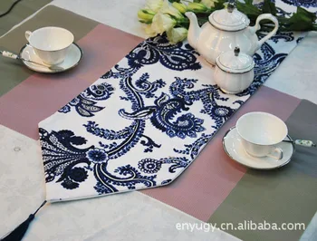 

Table Runner Embroidered Simplicity Modern Classical of Type Blue and white porcelain Style Flower Pink Bed Runner cotton linen
