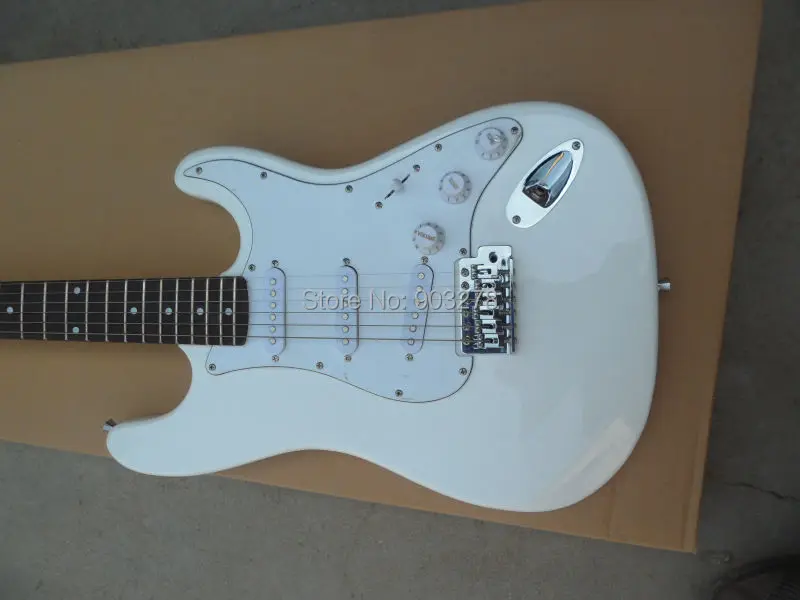 

Free hardcase White Electric Guitar ST-06a
