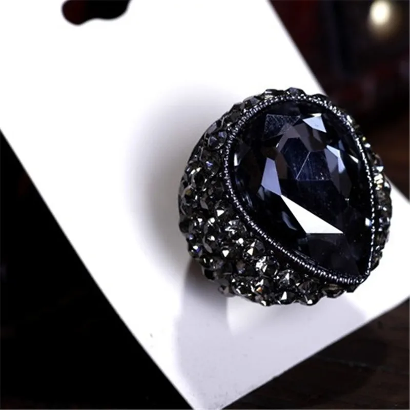 Wing Yuk Tak Fashion Exaggerated Vintage Style Water Drop Elastic Ring For Trendy Party Jewelry Wholesale