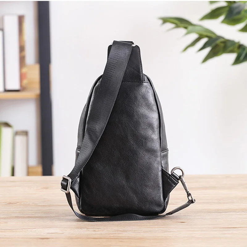AETOO Chest bag, male leather casual single shoulder crossbody bag, large capacity men's head layer cowhide chest Bag