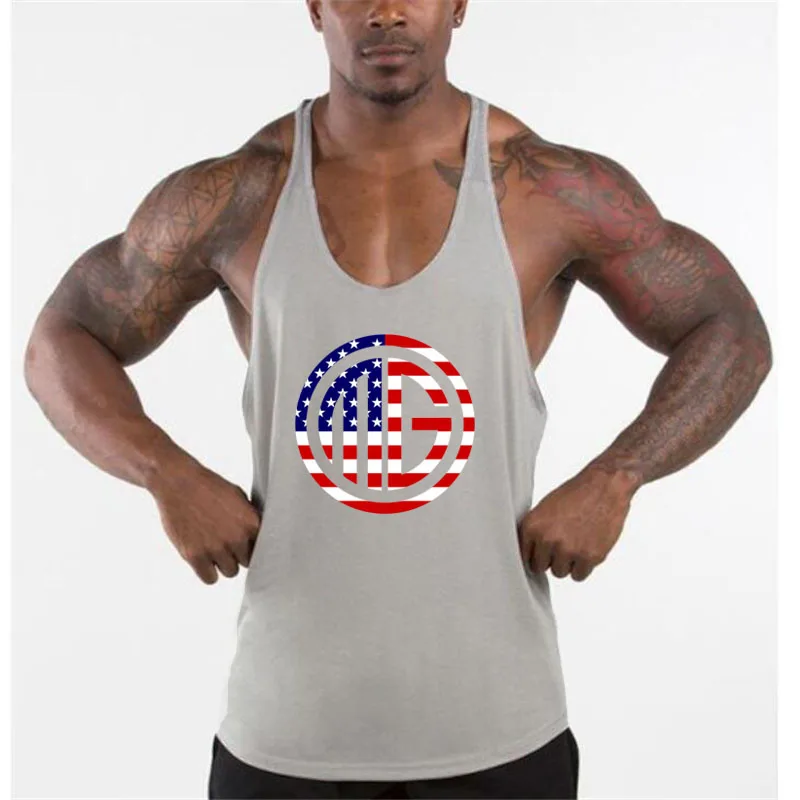Muscleguys Мужская одежда для фитнеса Американский Флаг Дизайн Y назад Стрингер майка топы Бодибилдинг без рукавов Tanktop летняя спортивная майка мужская - Цвет: Серый