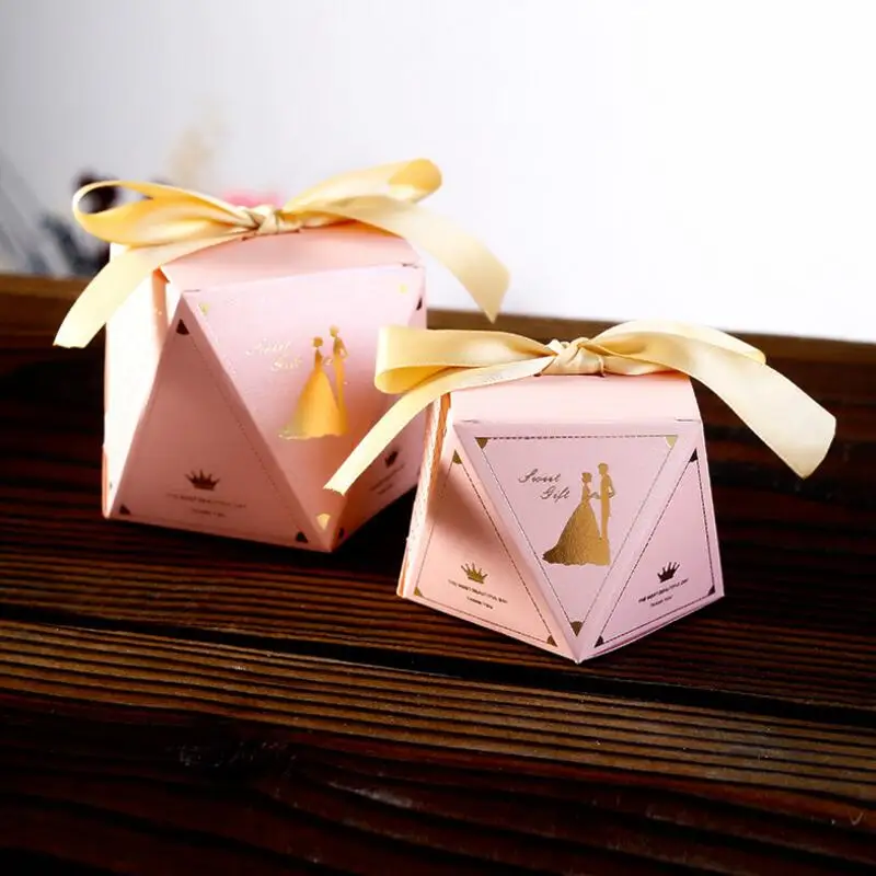 

20pcs/lot Creative Diamond Shape Bride and Groom Print Paper Gift Box Romantic Wedding Chocolate Candy Box