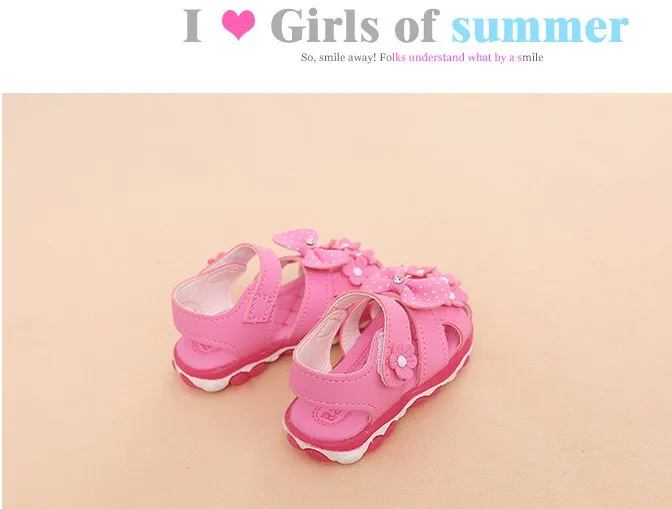 Новинка; летние сандалии с подсветкой для маленьких девочек; Детские прогулочные сандалии со светящимися цветами; тапочки для девочек; размеры 21-30