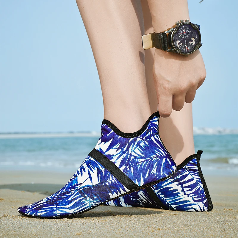 

Outdoor Sport Swimming Shoes Couples Women Men Aqua Water Shoes Beach Soft Insole Sneakers Medium Cut Coconut Leaf Upstream Shoe