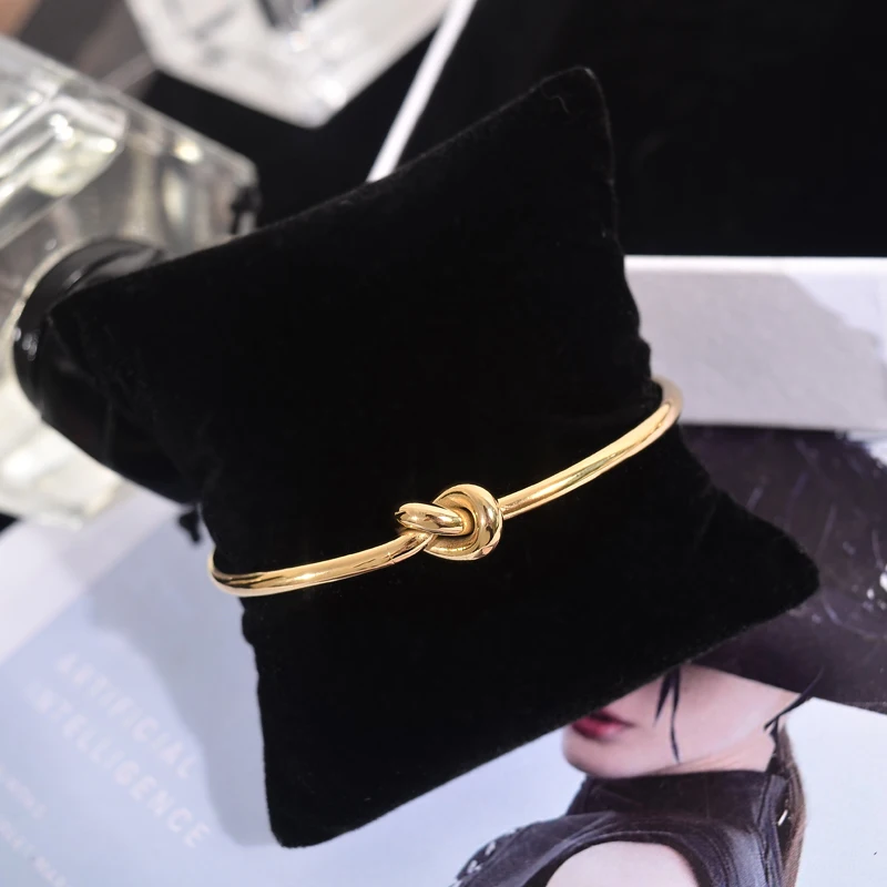 Yun ruo Новая мода Роскошный узел для влюбленных браслет золотистого цвета Цвет Для женщин подарок на день рождения Титан Сталь ювелирных изделий никогда не увядает