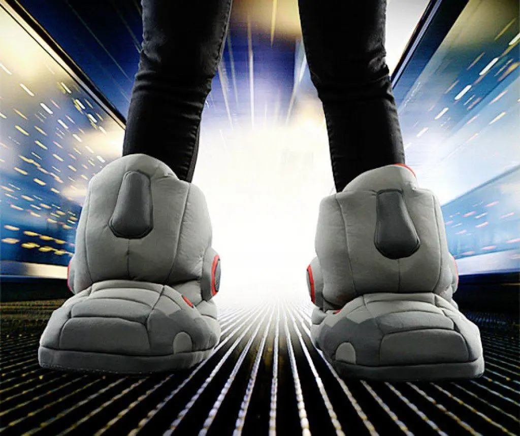 

1Pair Home Decoration Craft Giant Robot Slippers with Sound - Do the Robot !