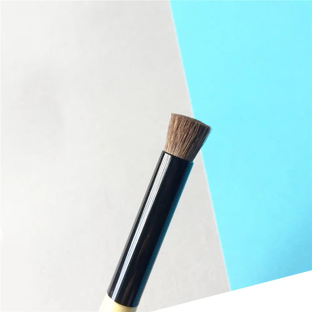 Bobbi Brown Eye Contour Brush _ 2