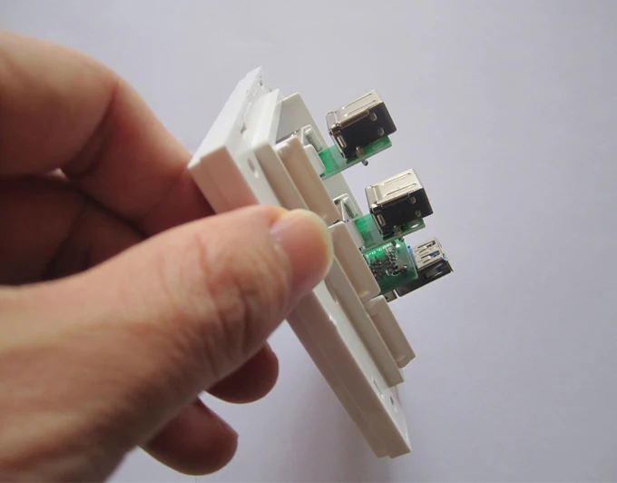 Качество розетки Белый USB 3,0 + USB 2,0 + USB 2,0 Женский Plug Выход несколько стены Панель