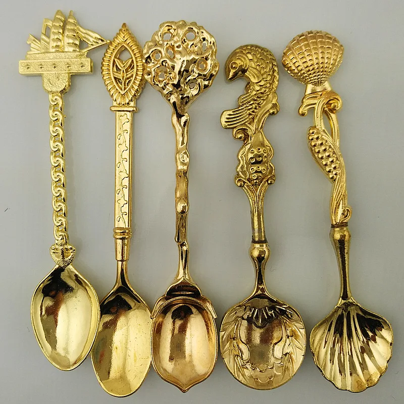 

Coffee Spoon Teaspoon 5pcs/Set Kitchen Dining Bar Nostalgic Vintage Royal Style Metal Carved Coffee Spoons and Fork for Sweet
