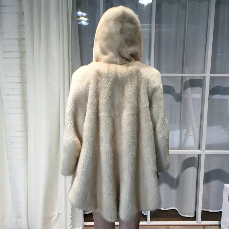 Рисунок 5 - Женское вязаное пальто с капюшоном