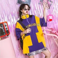 Дизайн, высокий уличный тренд, молния, полувысокий воротник, большой цветной карман, пара футболок