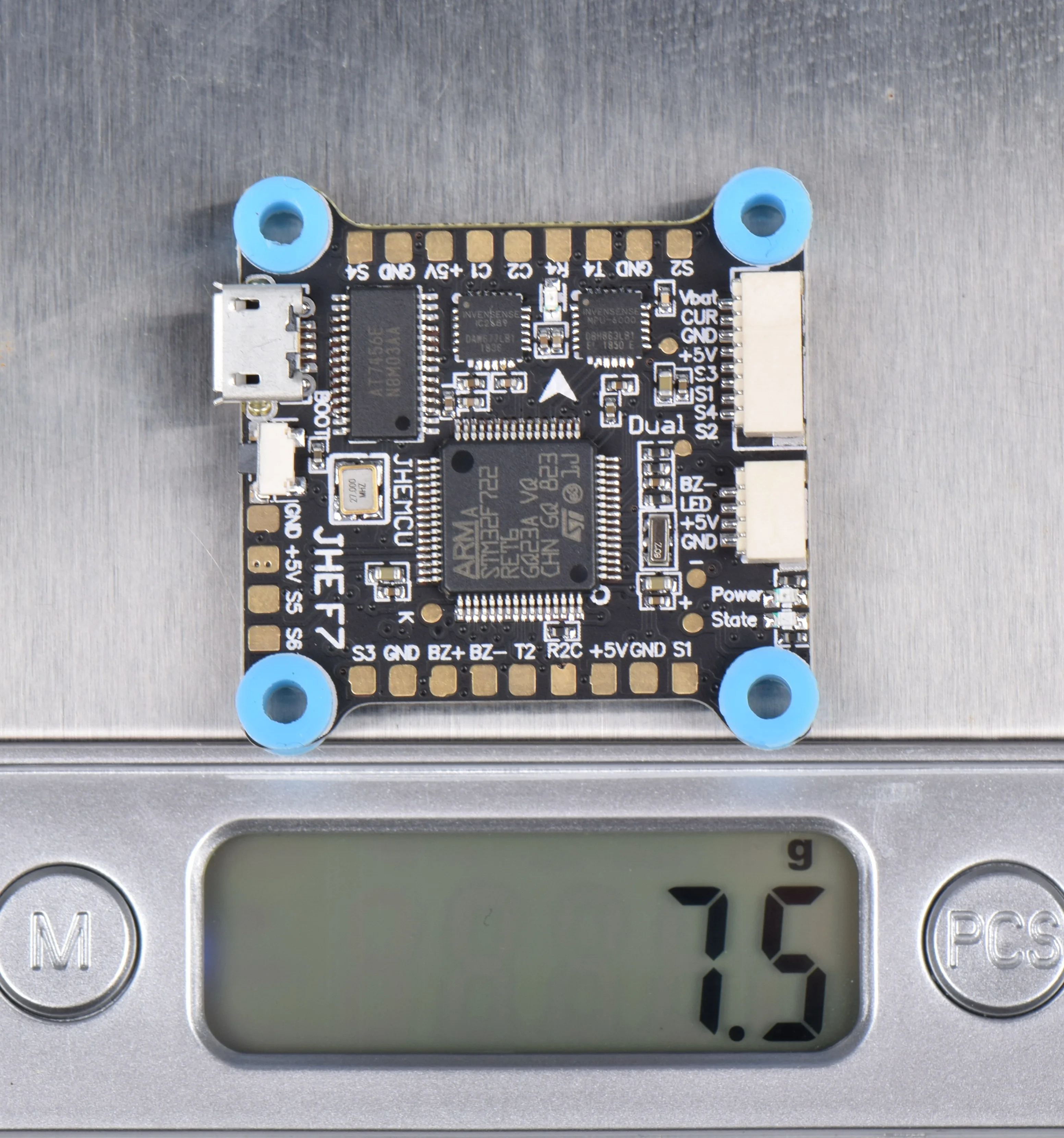 Контроллер полета JHEMCU 30 5x30 5 мм с двойным гироскопом F7 AIO OSD в 8 BEC и черная коробка