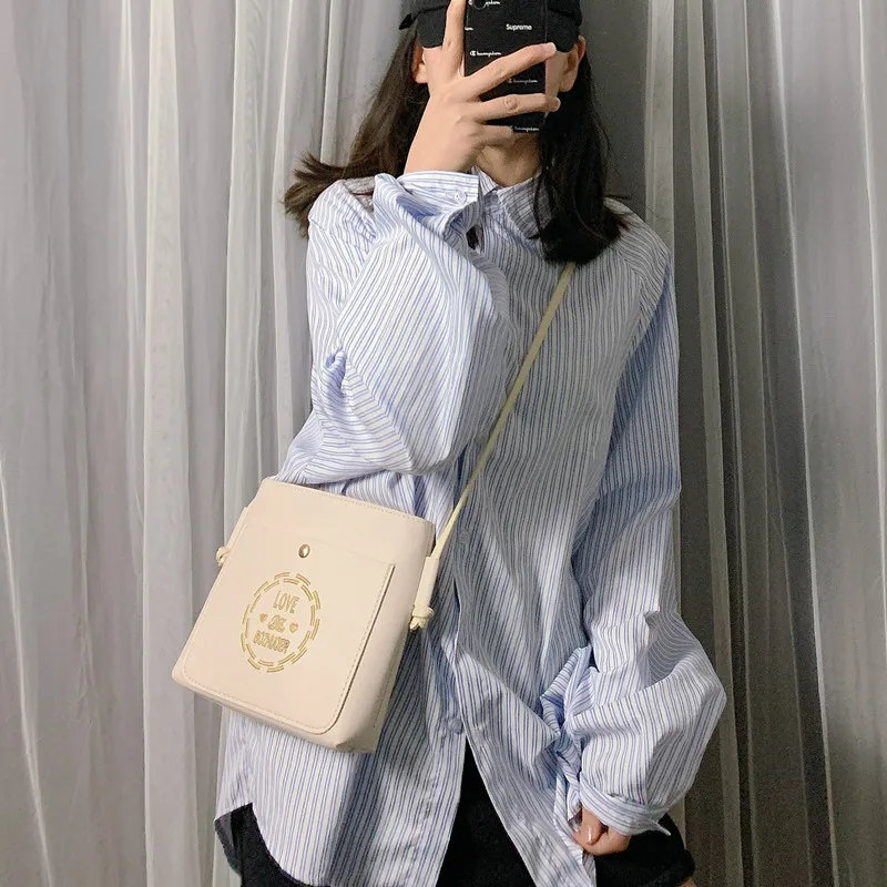 

Small Bag Girl Embroidery Single Shoulder Bag New Korean Simple Square Bag in Summer of 2019