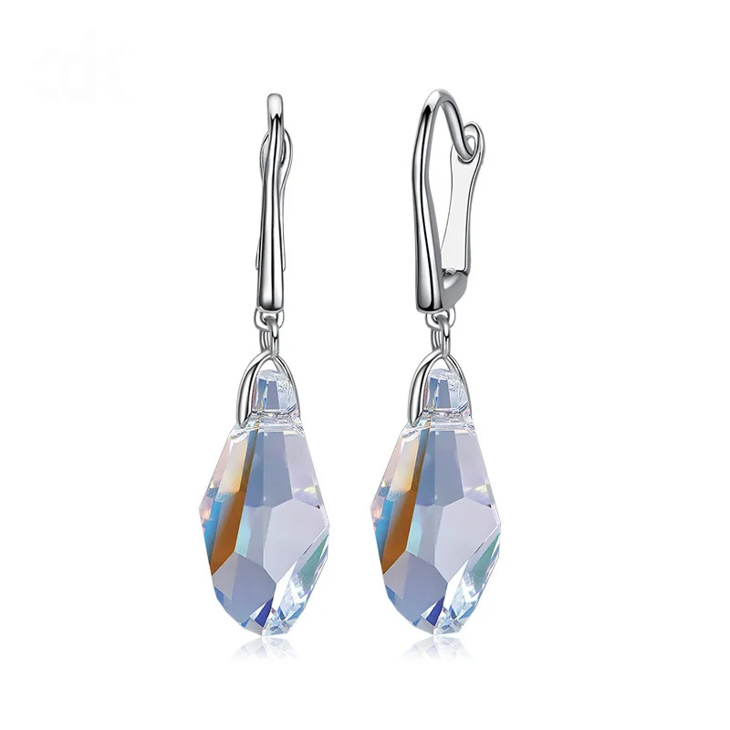 

The new 925 silver ear ring embellished with crystals from Swarovski