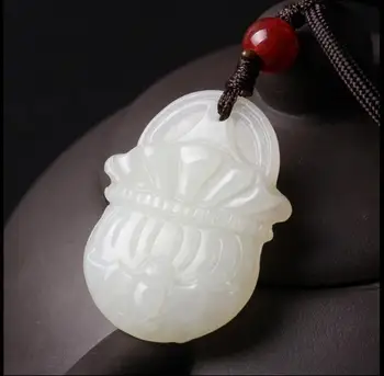 

Hetian jade pendant nwith bag and identification certificate