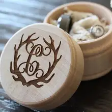 Пользовательские рога монограмма гравировка деревянные деревенский Свадебные пары кольцо Keepsake несущей Коробки помолвка сувениры подарок для пары