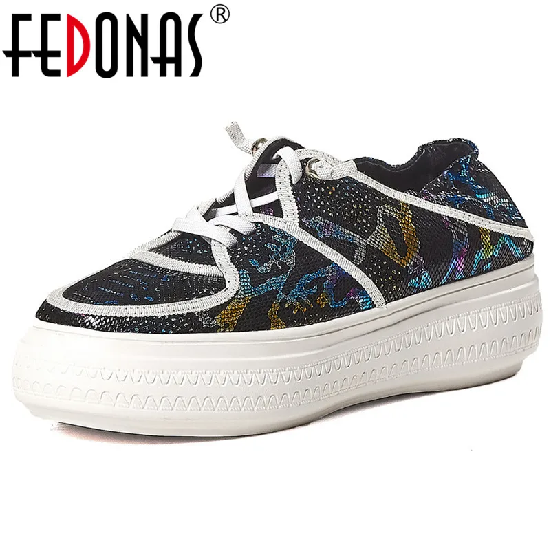 

FEDONAS New Vintage Print SheepSkin Women Flats Shallow Slip On Women Sneakers 2019 Spring Summer Round Toe Casual Shoes Woman