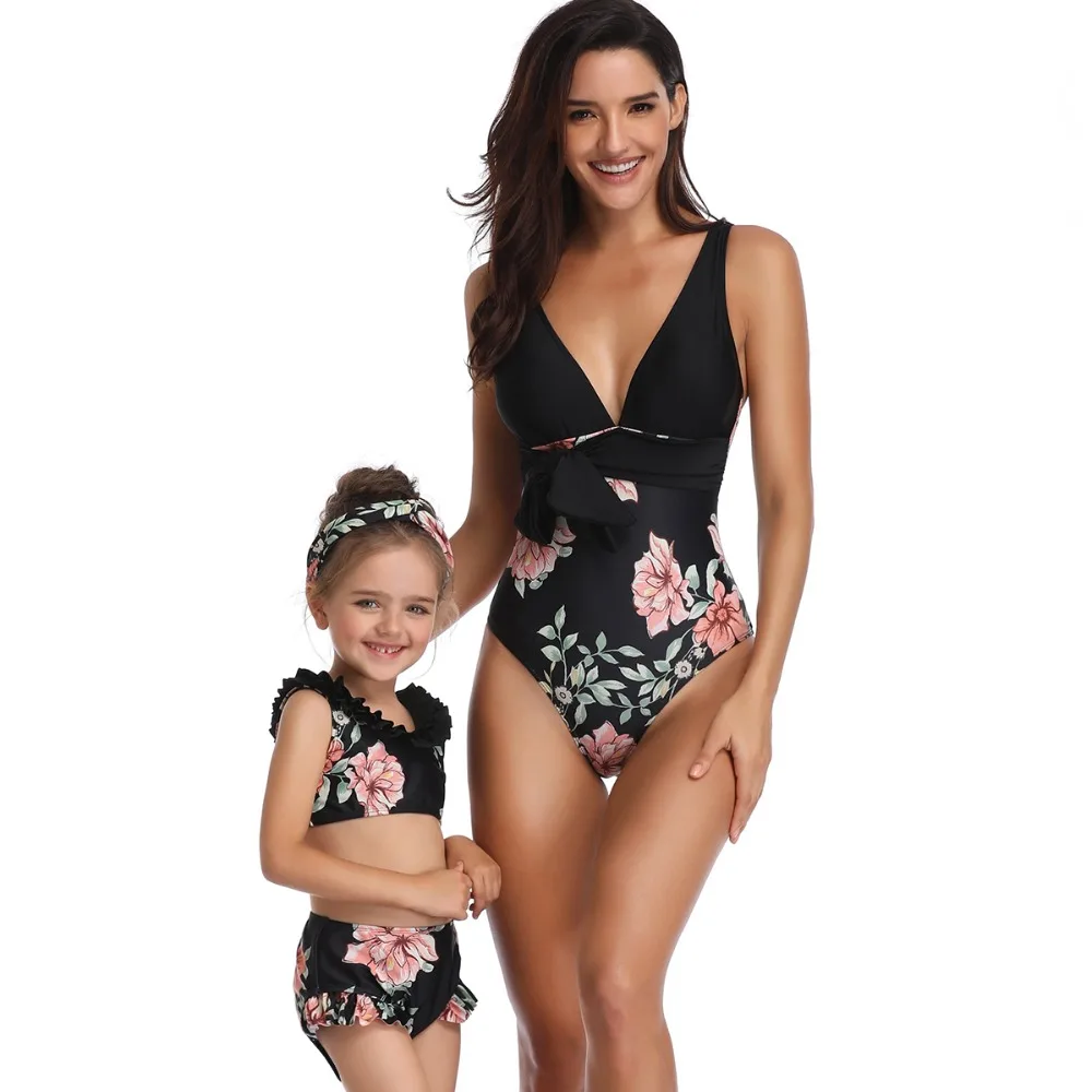 mum and daughter matching bikinis