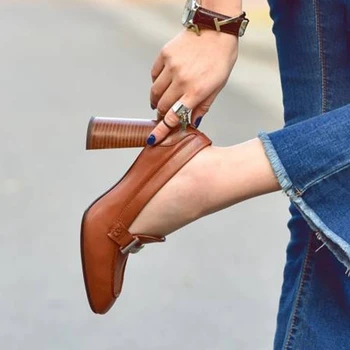 

High heels 2019 spring new high-end women's shoes metal buckle fashion retro leather shoes ladies shoes.