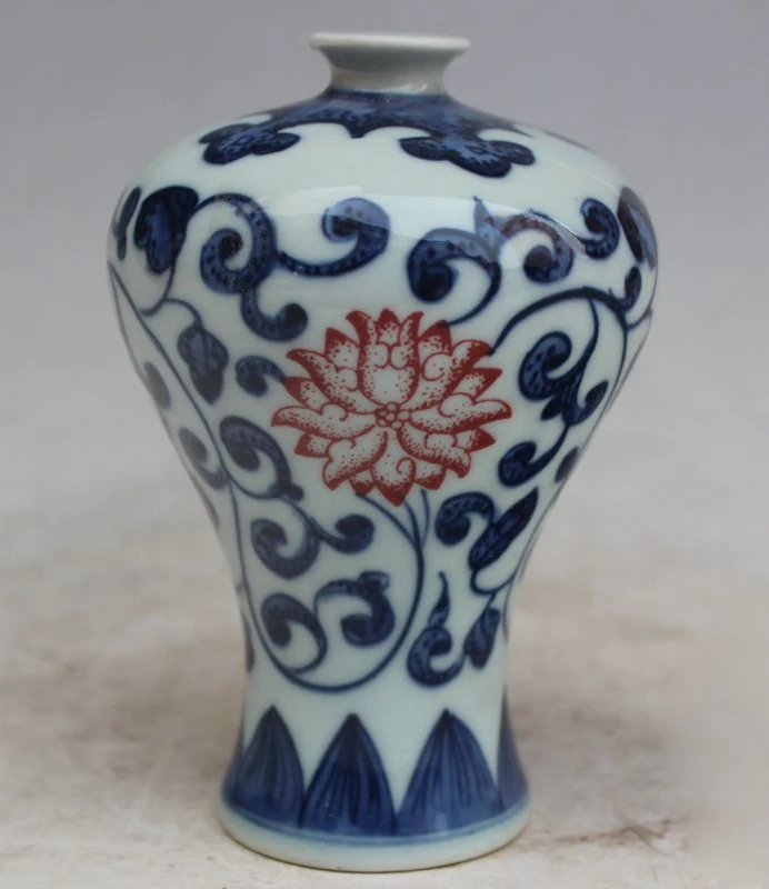 

Exquisite Small Chinese Antique Handmade Blue and White Porcelain Flowers Designs Auspicious Ornament Vase No.7