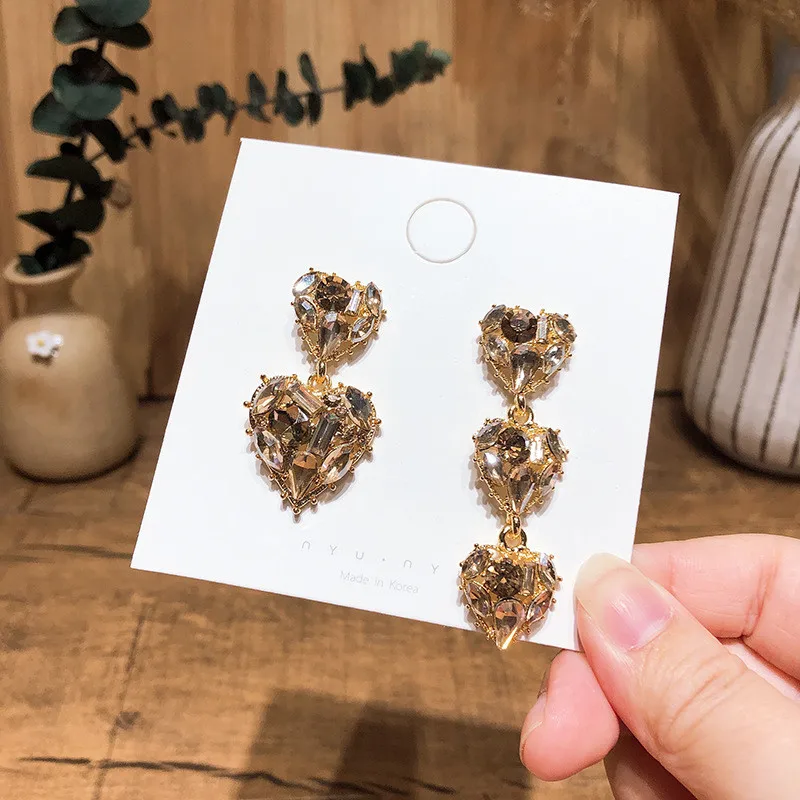 

EARS HIGH 2019 New Arrive Champagne Crystal Elegant Heart Drop Earrings For Women Pendientes Mujer Moda Asymmetry Dangle Brincos