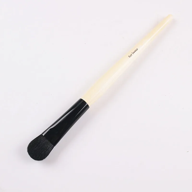 

Professional Natural Wood Handle Soft Horse Hair Paddle Shape Large Eye Sweep Brush Eyeshadow Brushes Makeup Tool