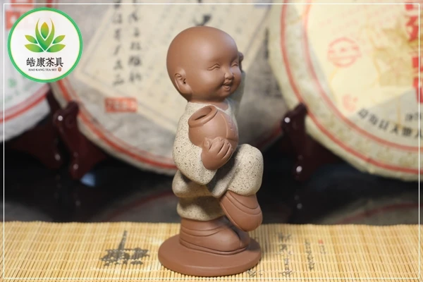 Чайная фигурка для набора Кунг Фу Ча Мальчик с винным бочонком(одежда песочного цвета