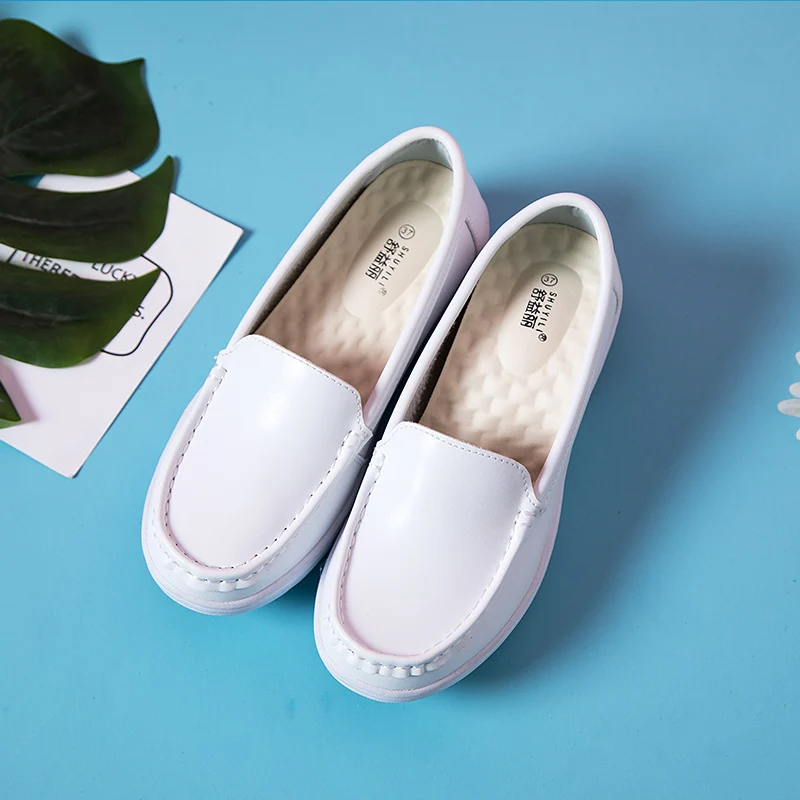 Лидер продаж; Качественная нескользящая обувь на танкетке; Белая обувь для медсестры; женские мокасины; коллекция года; сезон весна-лето; туфли-лодочки на среднем каблуке; женская обувь на платформе - Цвет: Белый