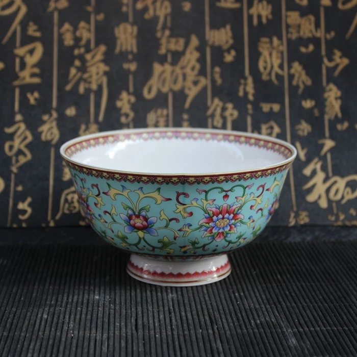 

Retro porcelain, colorful bowls, handicrafts, porcelain bowls and rice bowls.