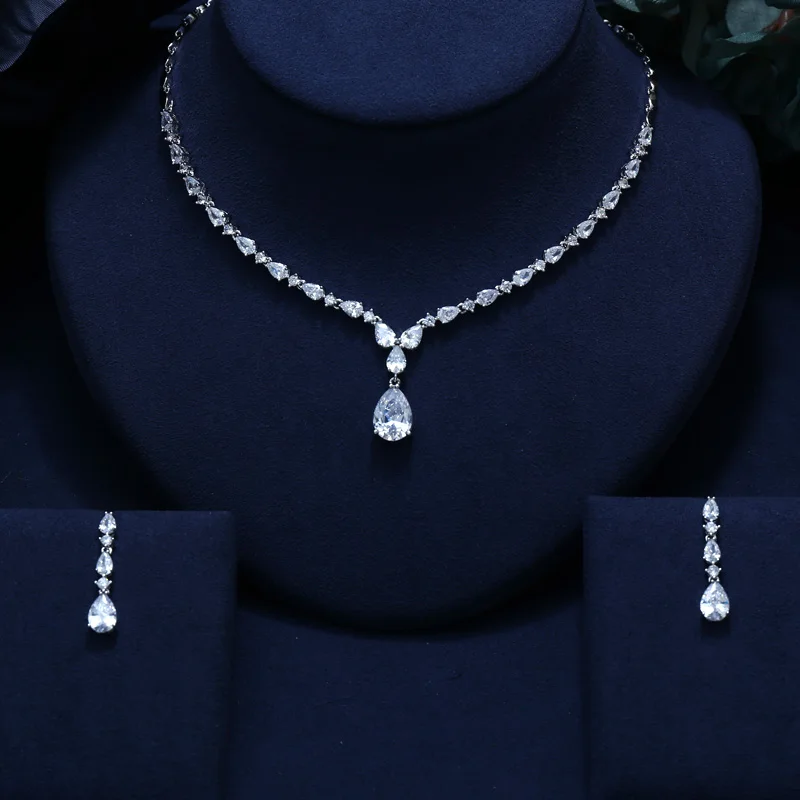 

Fashion CLEAR TOP QUAITY BRILLIANT CRYSTAL ZIRCON EARRINGS AND NECKLACE BRIDAL JEWELRY SET WEDDING DRESS ACCESSARIES