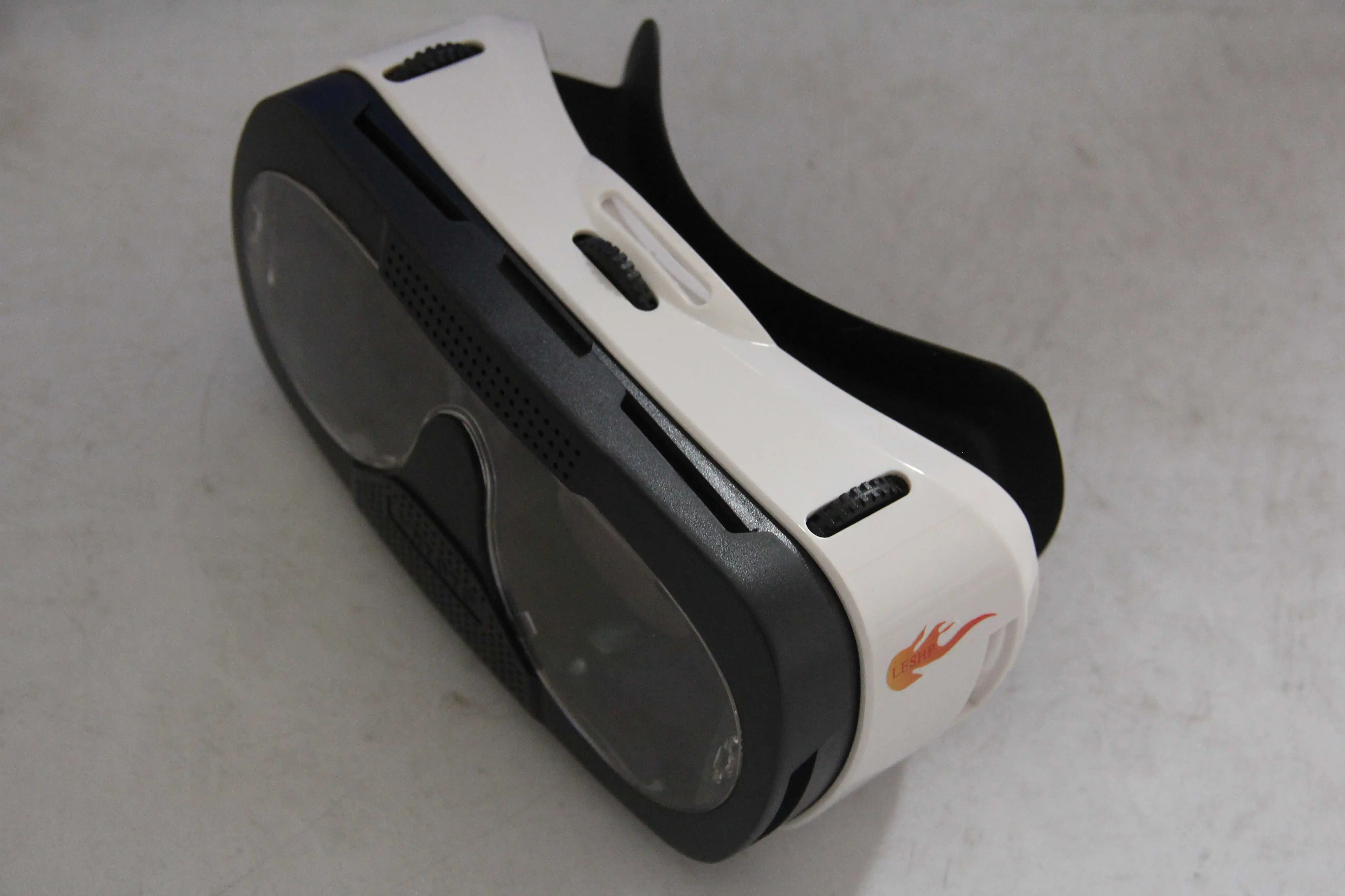 LESHP Blu-ray Glass Lens 3D VR Glasses Virtual Reality Headset Movie Game Anti-ultraviolet Anti-dizziness Better Thermal LESHP Blu-ray Glass Lens 3D VR Glasses Virtual Reality Headset Movie Game Anti-ultraviolet Anti-dizziness Better Thermal