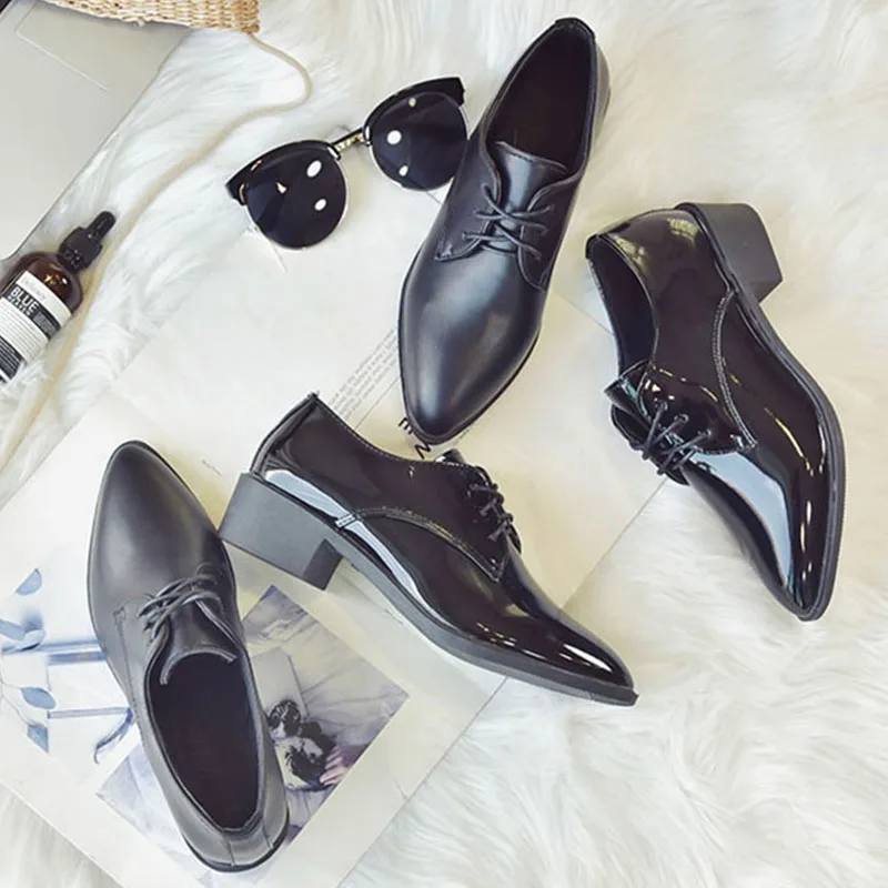 Bailehou/Высококачественная женская обувь с перфорацией типа «броги» из лакированной кожи; женские повседневные туфли-оксфорды на плоской подошве; женская обувь черного цвета на шнуровке с острым носком