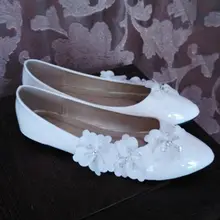 Белые цветы женская обувь сладкий романтический пикантные с острым носком свадебные без каблука обувь на каблуке женские для девочек большие размеры 41, 42, 43 вечерние туфли
