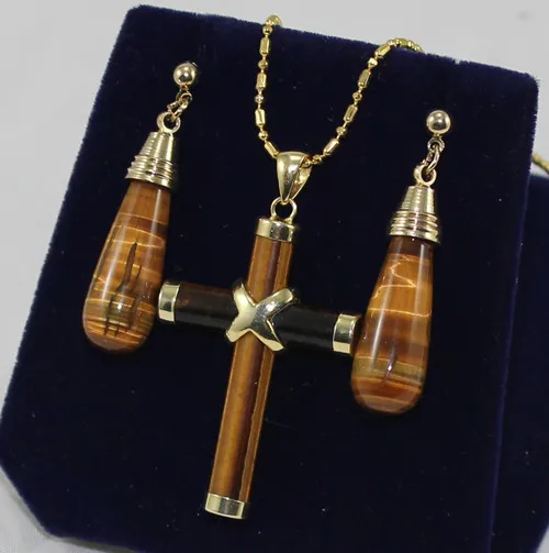 

Exquisite Necklace Set