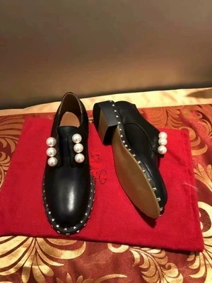 

Shoes woman2018 new rivet single shoes leather flat shoes women's shoes round head pearl straps Brock luxury brand designer